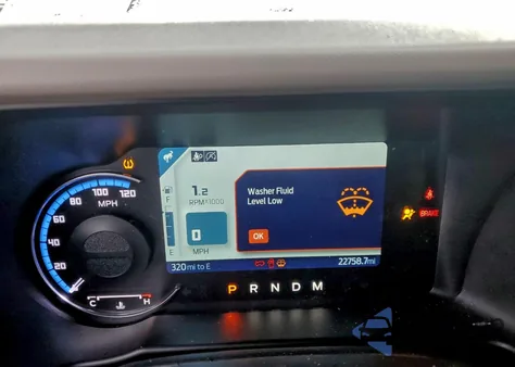 2022 Ford Bronco Base z USA, uszkodzony, nr VIN 1FMEE5DP3NLB81382